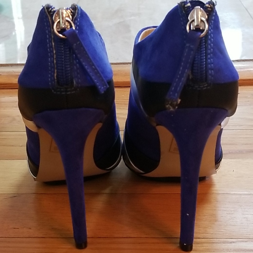 Heels - Picture 2 of 3